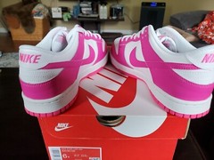 NIB – NIKE DUNK LOW – YOUTH size 6 # FB9109 102 – WHITE / LASER FUCHSIA