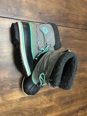 Sorel Yoot Pac Nylon waterproof winter boots in a grey and black youth size 13