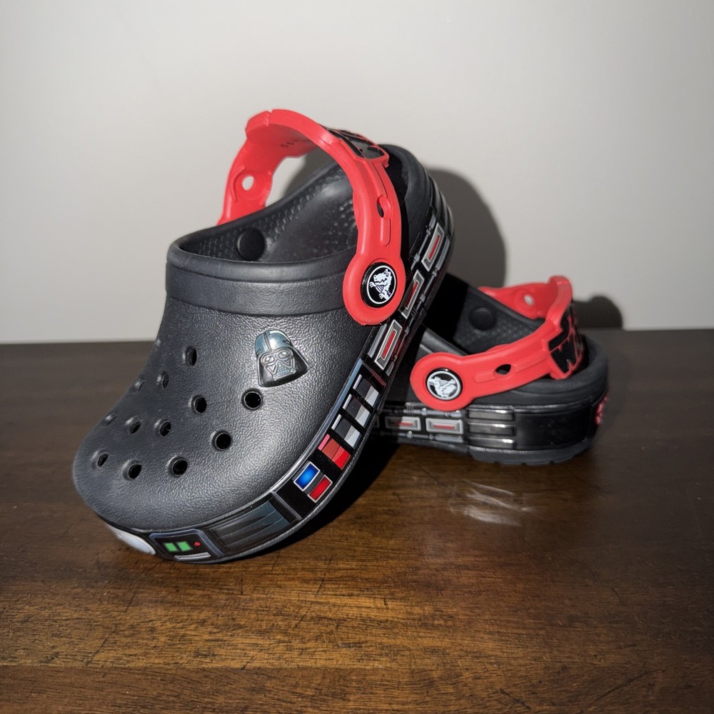 CROCS Darth Vader Star Wars Size C7 child shoes Toddler Light Up NWOT