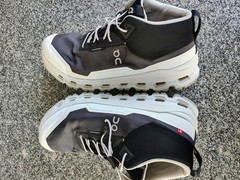 ON Cloudhero Waterproof Black Grey White Youth Running Shoes Size Y6.5