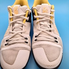 Nike Kyrie 3 N7 White University Gold Basketball Shoes 899356-117 Youth Size 5.5
