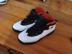 Size 5Y Sneaker White With Red and Black PreOwned Great Condition No Box