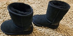 EUC Authentic UGG Classic BLACK SUEDE Boots Size USA Toddler 7/ EU 23.5 / UK 6