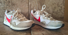 Nike Women Athletic Sneaker Low Top Lace Up Round Toe White/Gray/Red 8.5