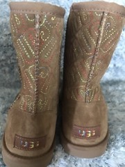 NEW UGG Australia ‚Classic II Graphic‘ Kids Boots Chestnut #1112383K $130