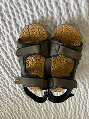 Khombu Youth Size 1 Sporty Adjustable Sandals Water Beach Hook Loop Closure*