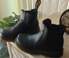 Dr. Martens 2976 Chelsea Black Leather Boots Kids US 10 UK 9 EU 27 Unisex