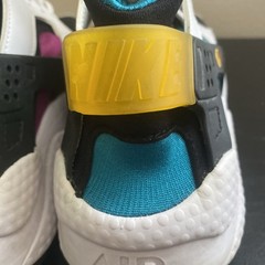 Nike Huarache Run GS Peace Love Edition Size 9.5 DM8156-100