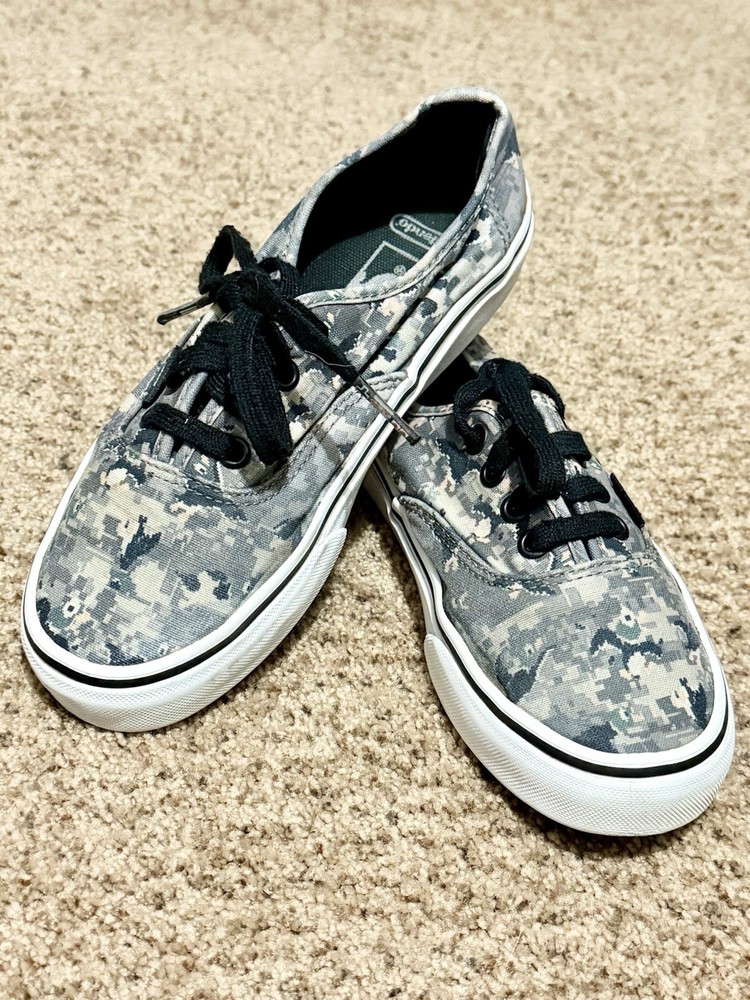 Vans Duck Hunt Nintendo Game Over Dog Duck Camo Pixel Kids Sz. 4 Women Sz. 5.5
