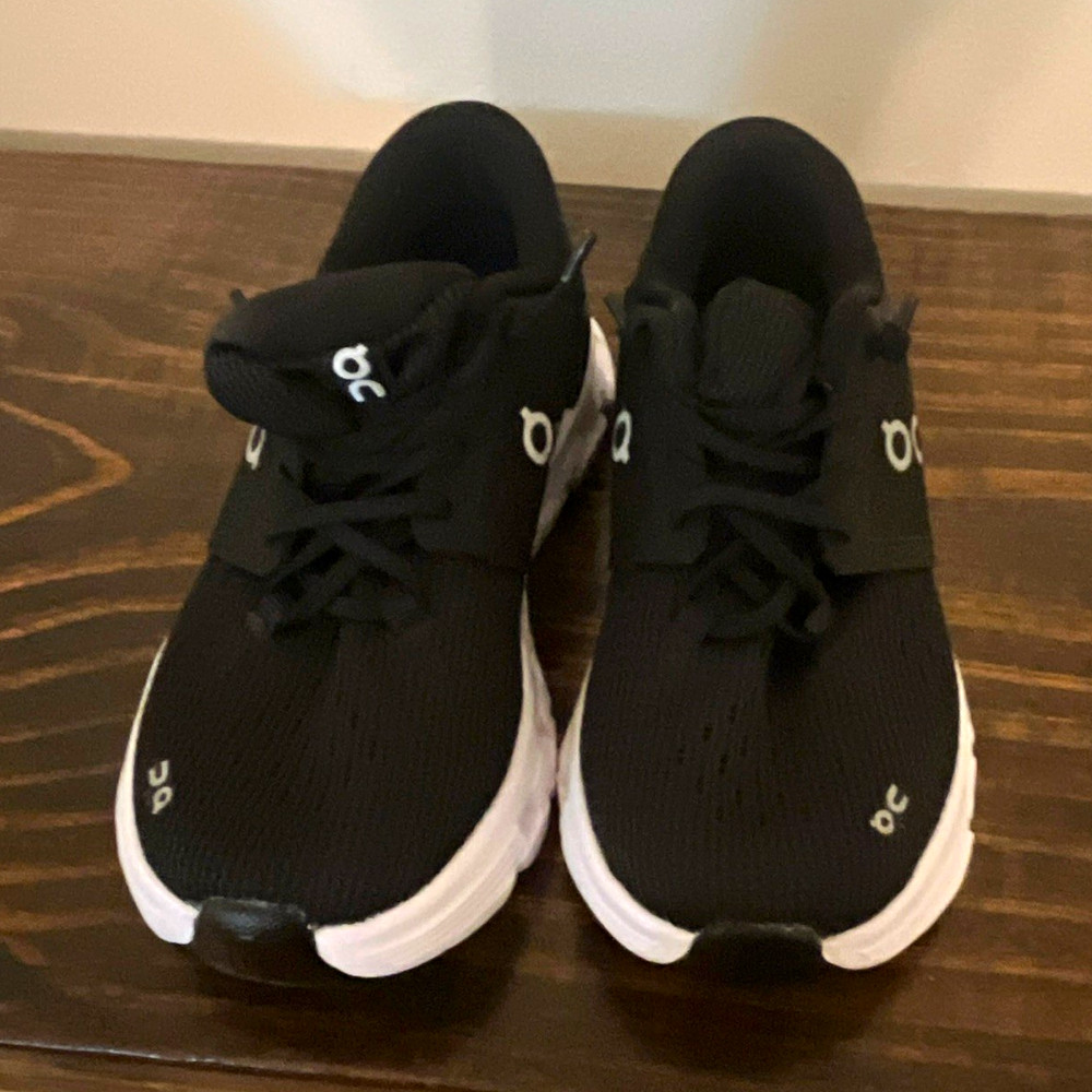 ON clouds toddler 11c new without box.