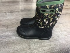 Bogs Kids Classic II Pop C Camo Mud Boots Youth Size 7 Waterproof Rated -30