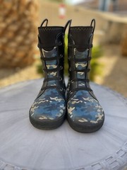 Western Chief camo reflective neoprene sneaker boots blue Kids US 2/3, EU 33/34