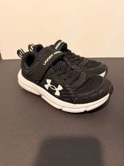 Under Armour Assert 10 Sneakers Running Size 1Y Youth Black/White