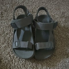 Carter’s Gray Strappy Sandals Hook & Loop Adjustable Synthetic Kids US 7 EU 23