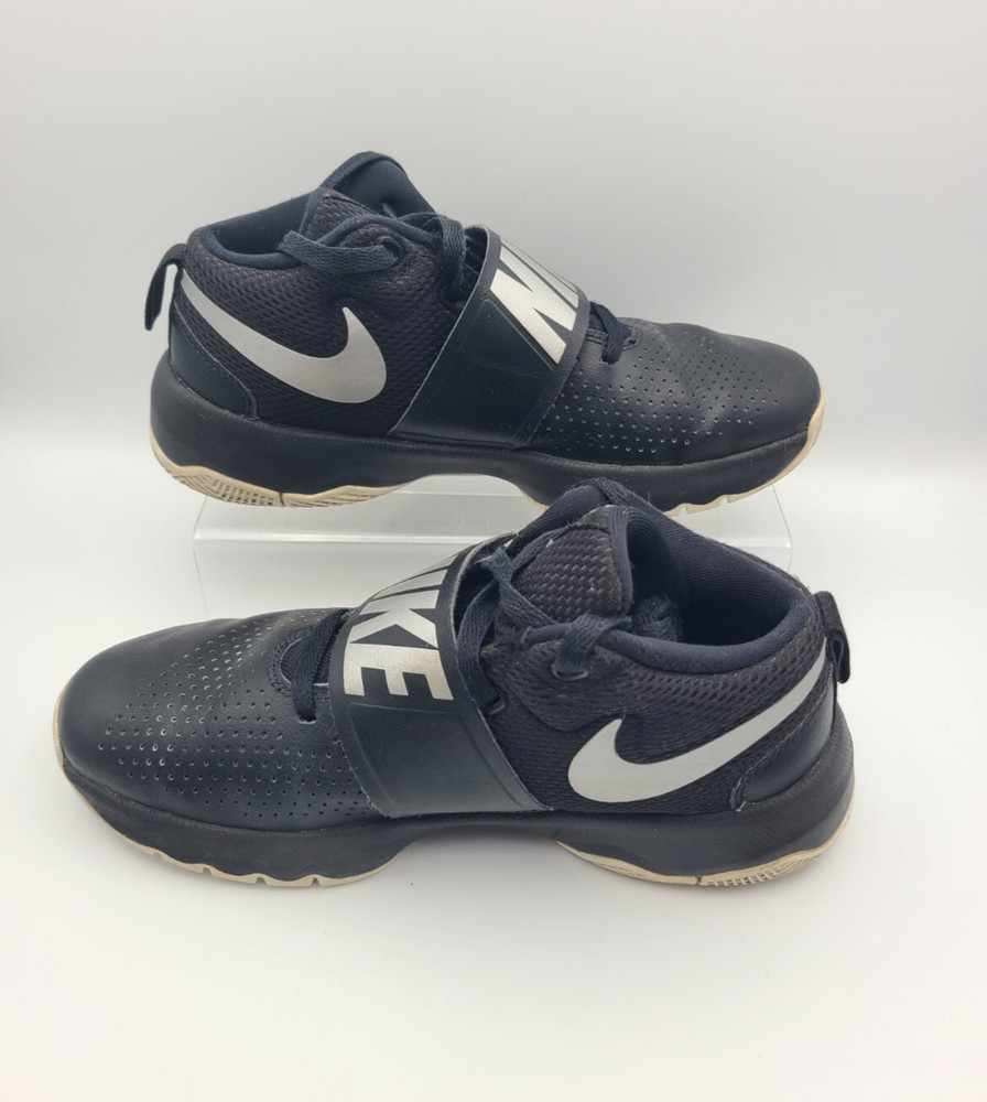 Nike Team Hustle D8 Unisex Size 5.5Y Black Athletic Shoes Sneakers 881941-001