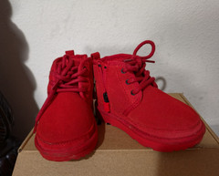 UGG Australia Classic Short Kids Size 8M Faux Suede Red Chukka Lace-Up