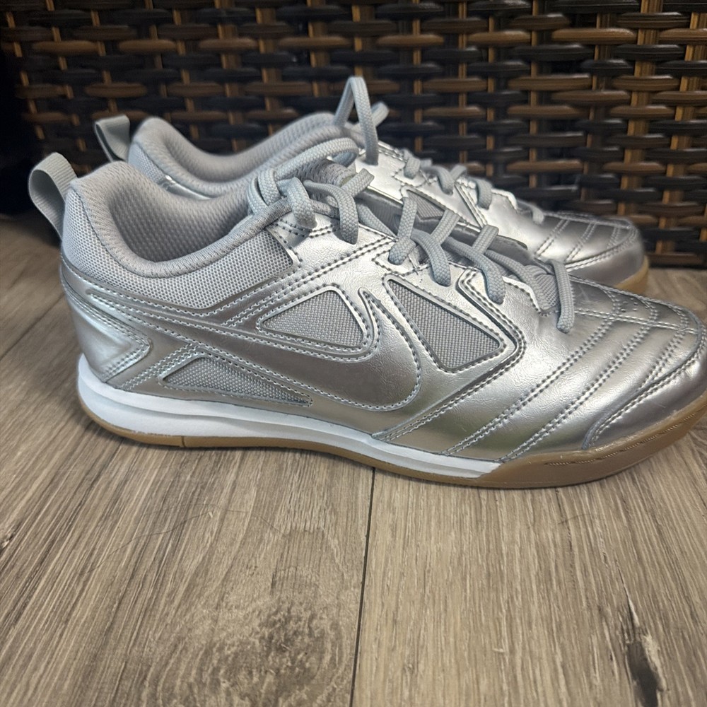 Nike Gato LV8 GS Metallic Silver White Gum Shoes Size 6Y II7084-001 Soccer New