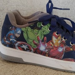 Heelys Marvel Avengers Kids Sneaker with Wheels Navy Gray YTH2 EU33 UK1