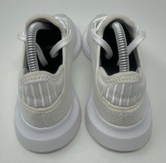 Adidas Swift Run X J Triple White, Size 6Y Women’s 7.5