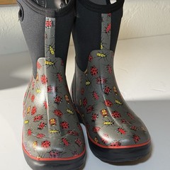 Bogs Boots Kids Size 6 Waterproof Insulated Classic Il Bugs Rain Snow Boots