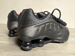 New Nike Shox R4 Triple Black Sneakers Shoes CW2626-003 GS Size 6Y/Women’s 7.5