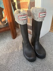 Hunter Waterproof Rain Boots Youth 2 Girls Black Rubber With Socks