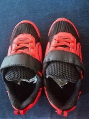 AMZIC Red Black Athletic Sneakers Unisex Kids Hook & Loop Lace Up Low Top