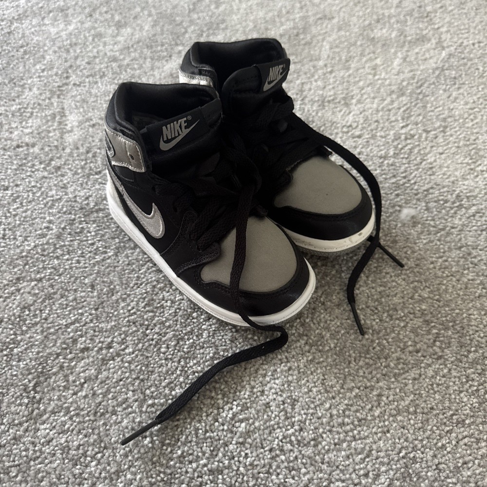 Jordan 1 Retro High OG Air Jordan Black Silver White Sneakers Unisex Kids 7C