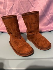 Tan Faux Suede Sherpa Style Lined Kids Calf Height Cosy Boot Size 1.5 ? 8” Long