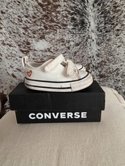 Converse Chuck Taylor All Star White Canvas Hook & Loop Hearts US 4 A04952F