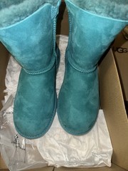 NEW UGG Kids Bailey Button Sheepskin Boots Kids Shoes Size US 4 / EU 34