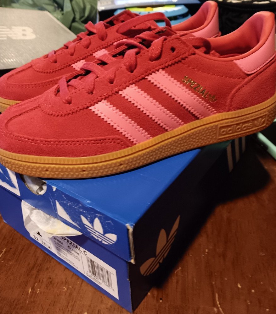 ADIDAS HANDBALL SPEZIAL C SUEDE ATHLETIC SNEAKER RED/PINK/GUM US 1 EU 32