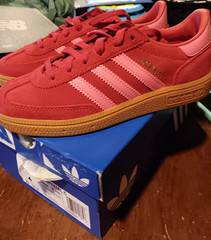 ADIDAS HANDBALL SPEZIAL C SUEDE ATHLETIC SNEAKER RED/PINK/GUM US 1 EU 32