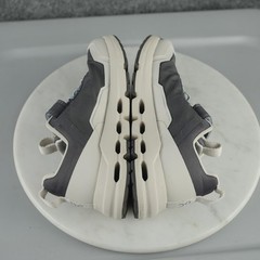 On Cloudhero Waterproof Shoes Kids Size 13.5K Gray Running Sneakers EU31.5