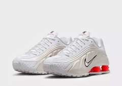 Nike Shox R4 White Phantom Red Running Shoes CW2626-102 GS Size 6.5-7Y