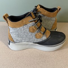 Sorel OUT N ABOUT IV Classic Youth Waterproof Boot Size 4 Brown Grey and Black