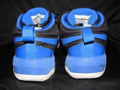 Nike Team Hustle D8 Blue Leather Hook & Loop 881941-405 Basketball Shoes Boys 6