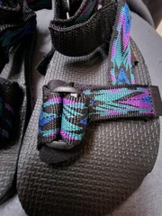 MAUI YOUTH SANDLES SIZE 6