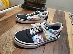 VANS Old Skool Checkered Black/Rainbow Sz1.0 Kids Low-Top Skate Sneakers