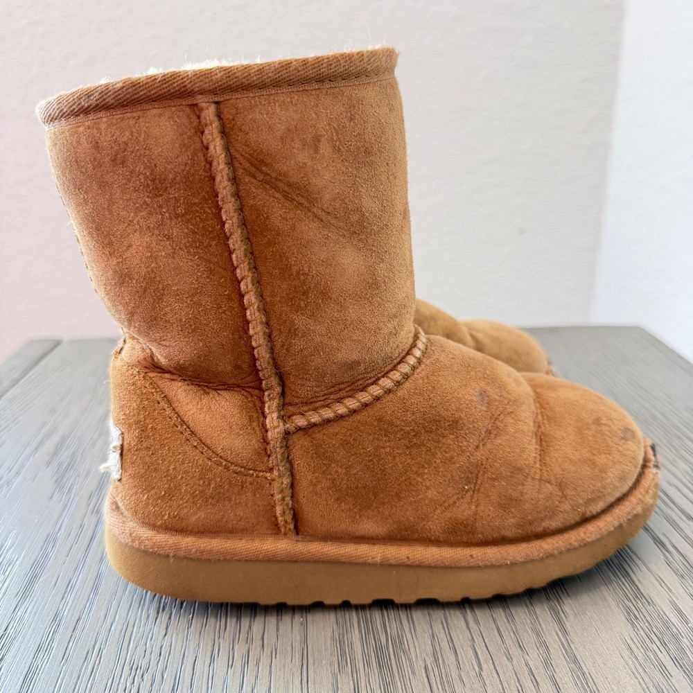 UGG Australia Kids Classic Short Suede Boots Chestnut Brown 5251T Size 12