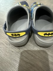 Crocs Kids Batman Clogs Navy Unisex Size J2 EUC Superhero DC Shoes 2 Slides