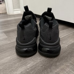 Nike Air Max 270 React „GS“ Running Shoe Triple Black BQ0103-004 Sz 5.5Y-7Wmns