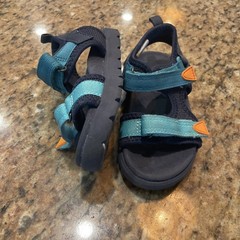 OshKosh B’Gosh Machine Washable Hook & Loop Toddler Boys Sandal Blue Size 7M