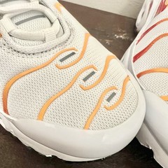 Nike Air Max Plus TN Sunburn White Lava Red Orange FN3857-100 4Y