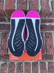 Ds Nike Cosmic Runner Size 4.5 (gs) Laser Fuchsia Pink