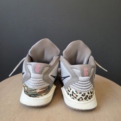 Nike Kyrie Infinity Leopard Camo Gray Shoe SZ 7Y DD0334-006 Pink Gray School Fit