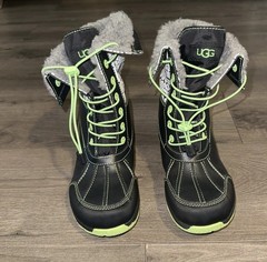 UGG Butte II CWR Glow Graphic Waterproof Boots Black Green Kids Youth Size 5