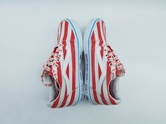 Vans x Where’s Waldo Striped Old Skool Sk8 Kid’s Size 2.5 Sneakers Red White