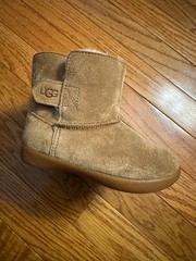 UGG Boots Junior 7 Keelan Shearling Beige Pull On Comfort Ankle Top SN 1096089T