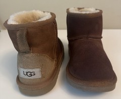 UGG Classic Mini II Chestnut Sheepskin Pull On Winter Boots 1017715K Youth Sz 3